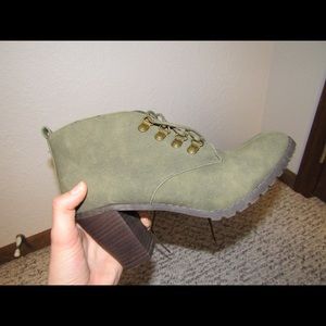 Green heel boots